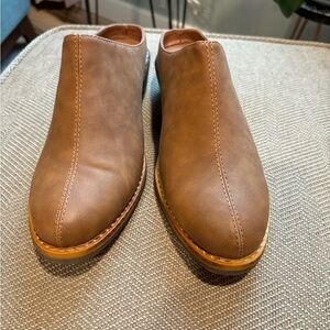 American Rag Mule Clogs Segovia saddle Tan never worn size 8